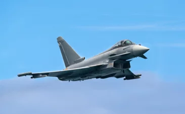  Fighter jet in flight – symbolizing precision and high-tech components by the Schunk Group in aviation.