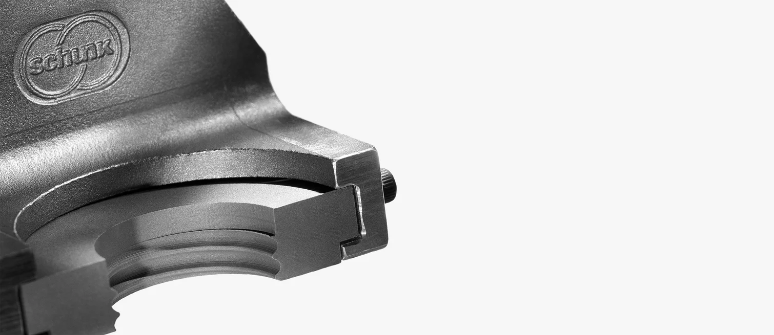  Detailaufnahme eines industriellen Schunk-Komponentenhalters mit integrierter Führungsnut für Dicht- oder Gleitringe.