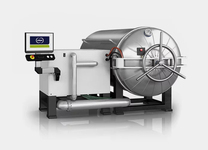  Industrial autoclave with control panel, stainless steel tank and pipe system, developed for high-pressure and high-temperature processes.