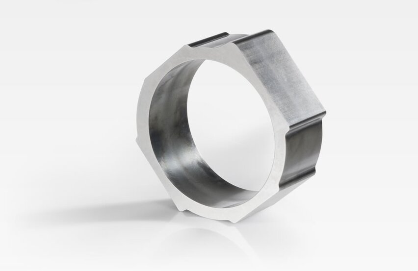  Stellring aus Metall für Ölpumpe mit zylindrischer Form und flachen Außenseiten, vor weißem Hintergrund