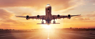  startendes Flugzeug mit Leichtbau-Triebwerken