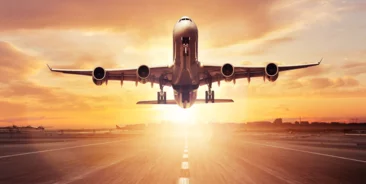  startendes Flugzeug mit Leichtbau-Triebwerken