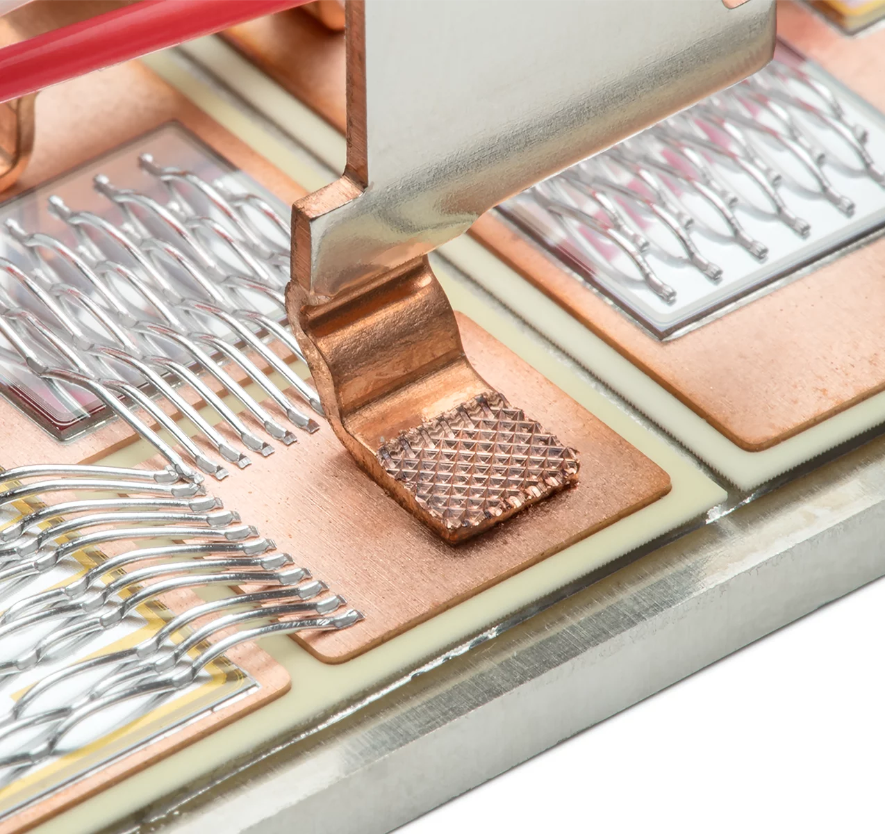 Ultraschall-Schweißlösung von Schunk Sonosystems für IGBT-Powermodule mit ultraschallgeschweißten Leistungskontakten