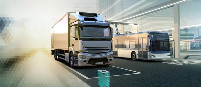  Elektroauto und E-Bus mit Schunk Smart Charging auf Straße