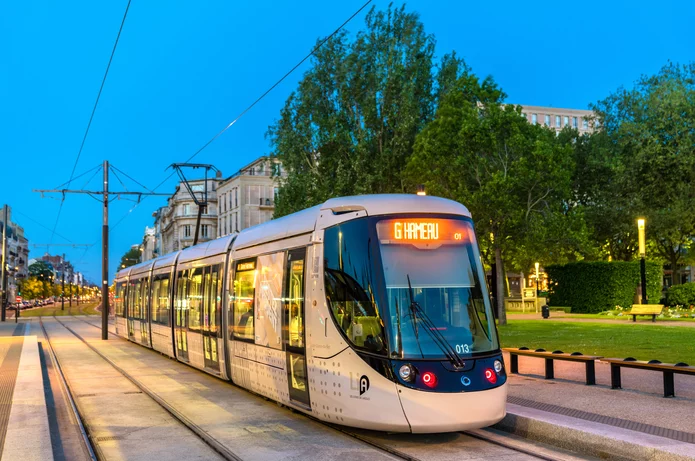  Streetcar with Schunk pantograph running in the city
