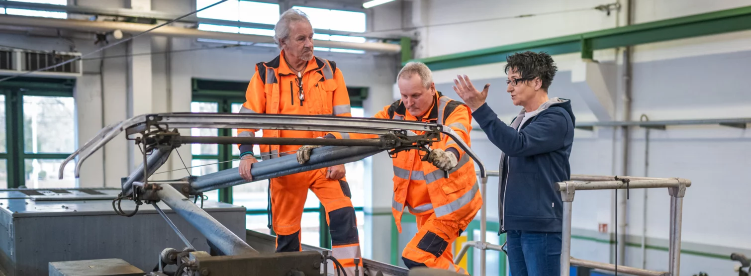 Service einer Schleifleiste an einem Schunk Pantograph