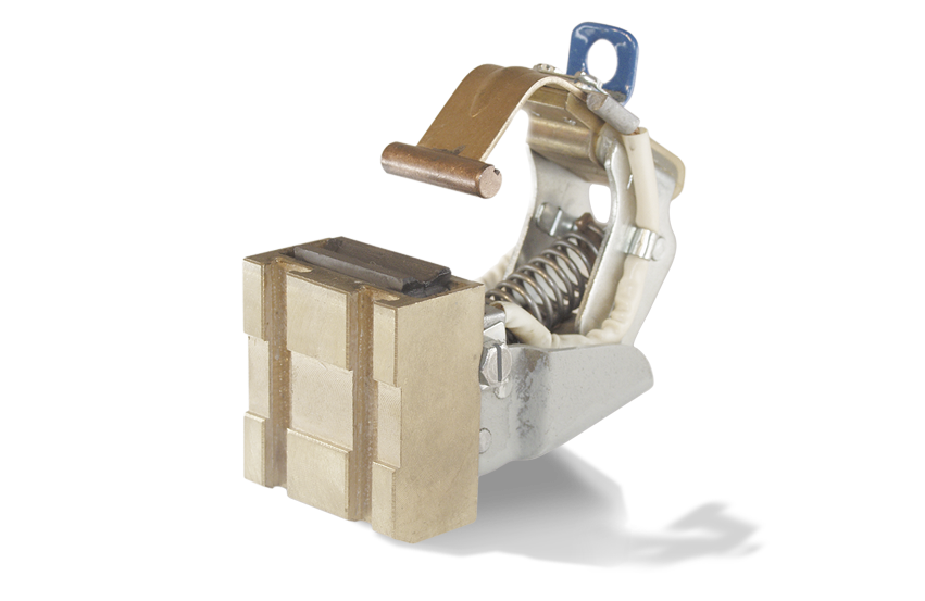  Carbon brush holder for railway applications