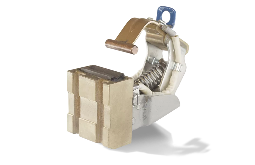  Carbon brush holder for railway applications