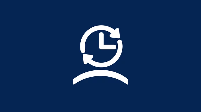 Weißes Icon mit einer Uhr und Pfeilen auf blauem Hintergrund, repräsentiert Schleifleisten von Schunk und ihre langlebige Funktionalität.