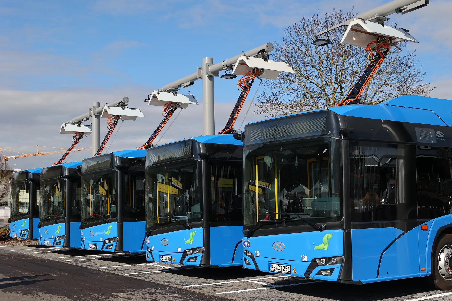  Photo shows several city buses equipped with Schunk pantographs during loading