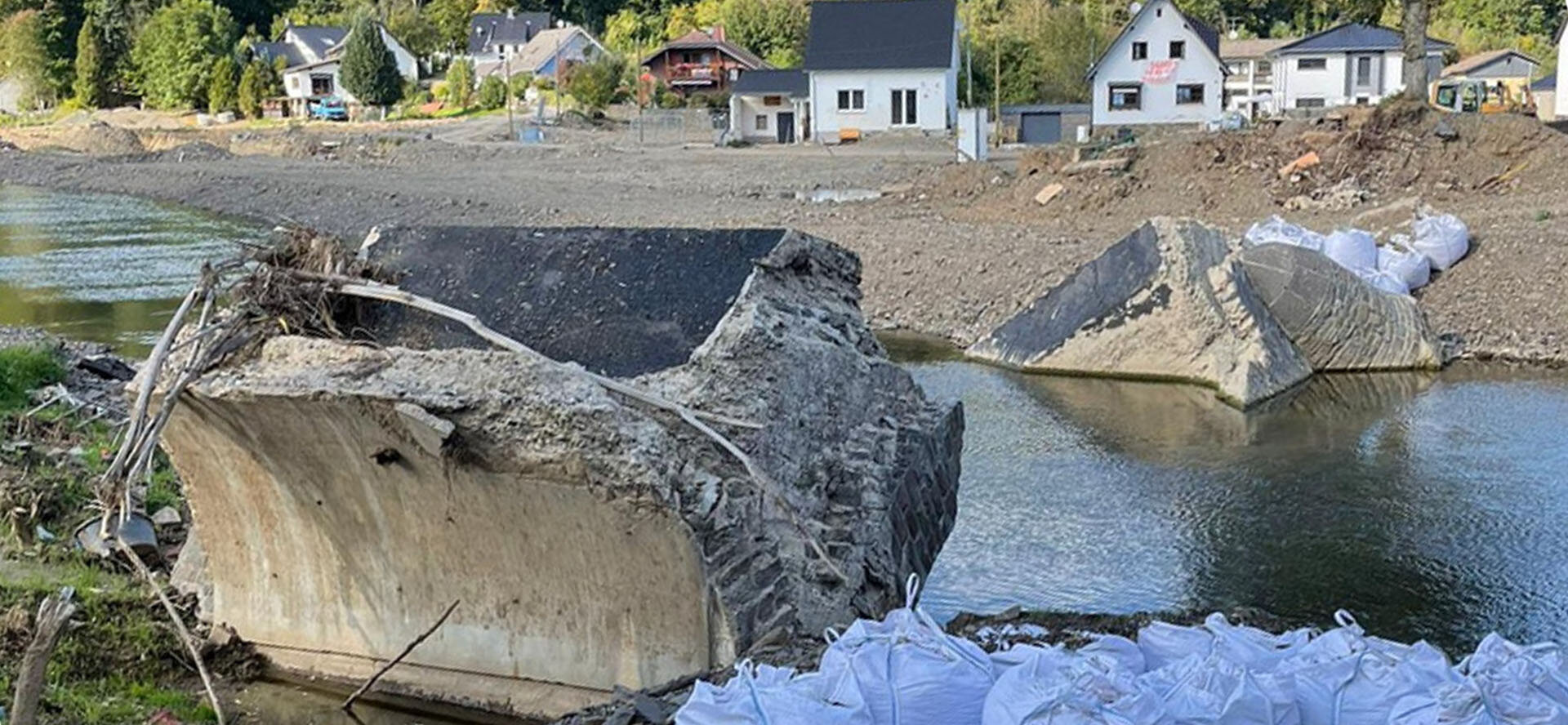 Zerstörte Brücke im Ahrtal nach dem Hochwasser 2022
