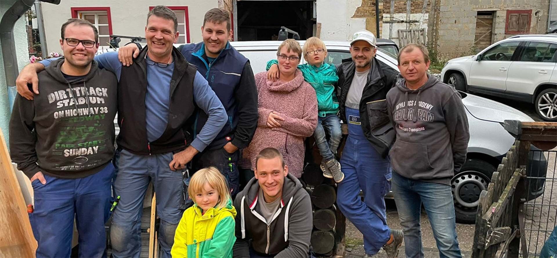  Schunk Helfer mit Familie im Ahrtal