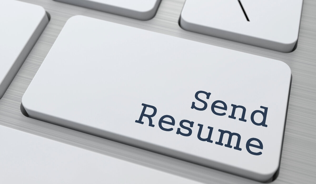  Button on laptop with “Send Resume” inscription