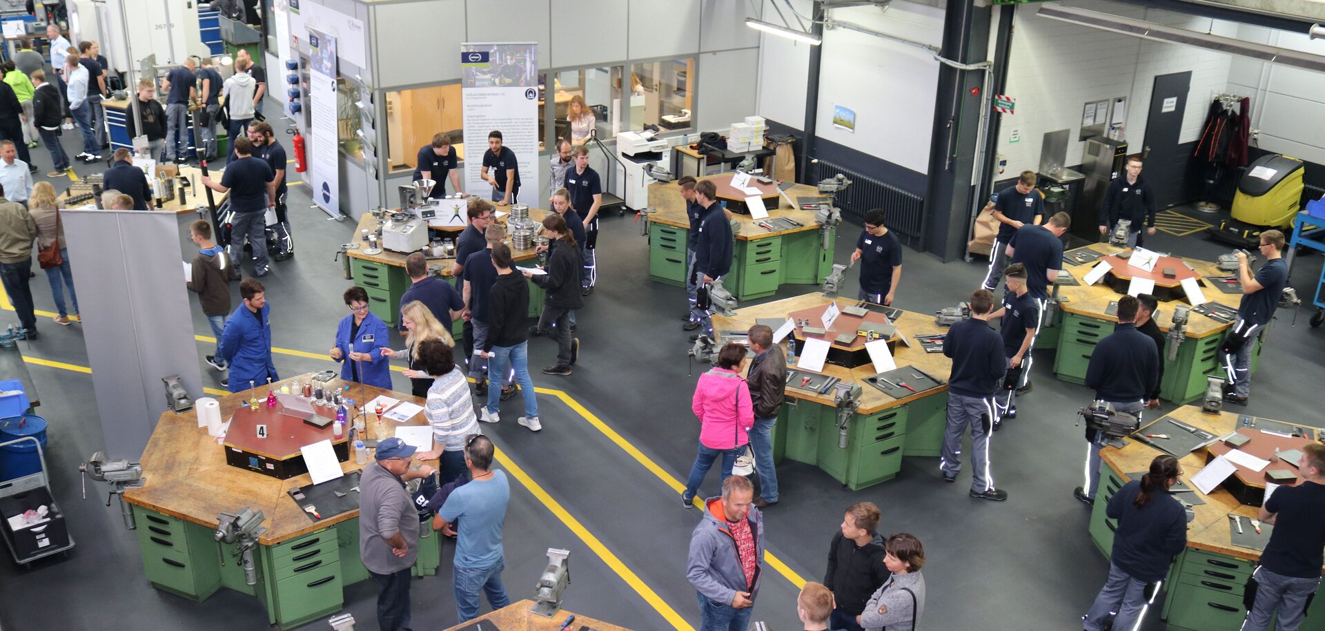  Tag der Ausbildung bei Schunk in der Ausbildungswerkstatt