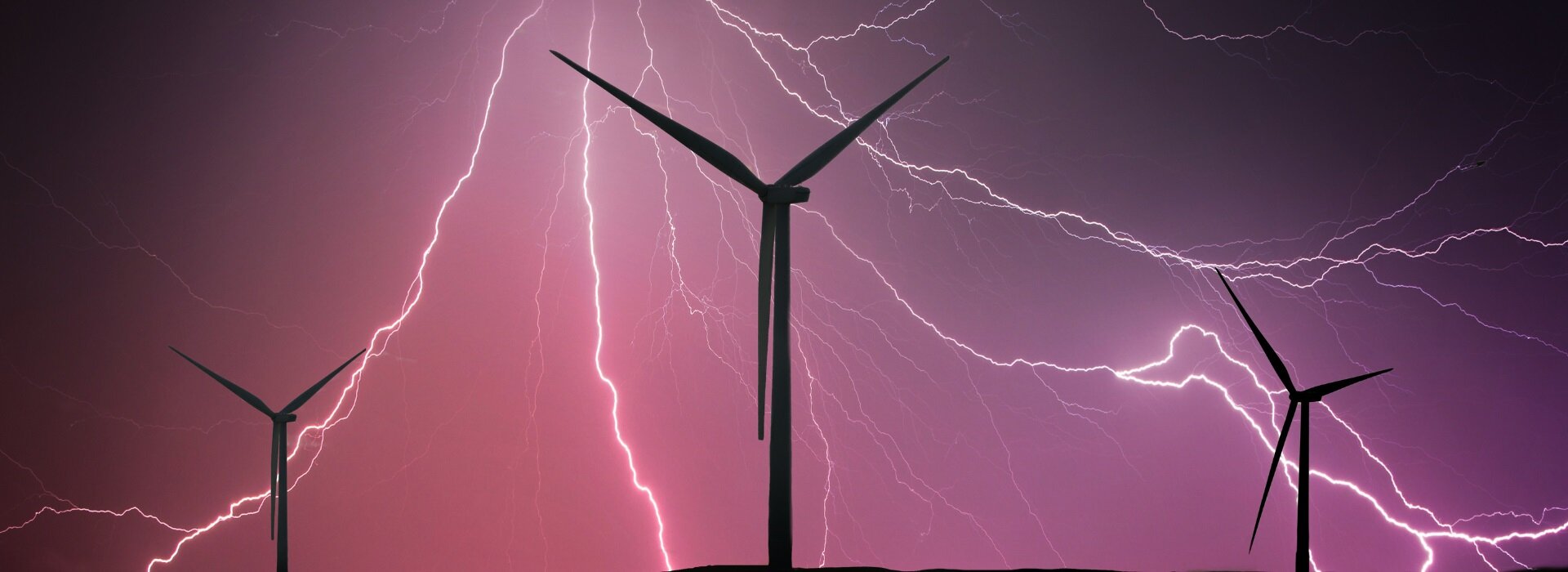  Blitz schlägt in Windpark ein