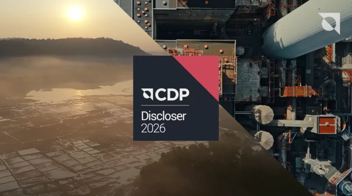  CDP Disclosure 2026 mit Luftaufnahmen einer Landschaft und einer Industrieanlage als Symbol für Umwelt- und Klimatransparenz