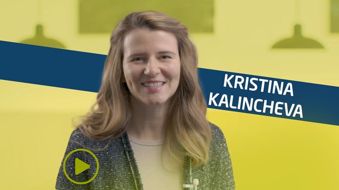 Kristina Kalincheva, ein Global Graduate Trainee Programm Absolvent spricht über seine Erfahrungen in einem Video