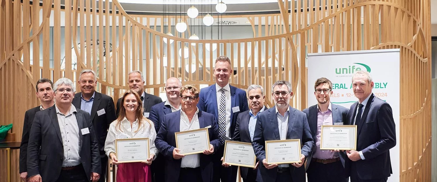 Bild der Mitglieder der UNIFE-Membership beim beitreten